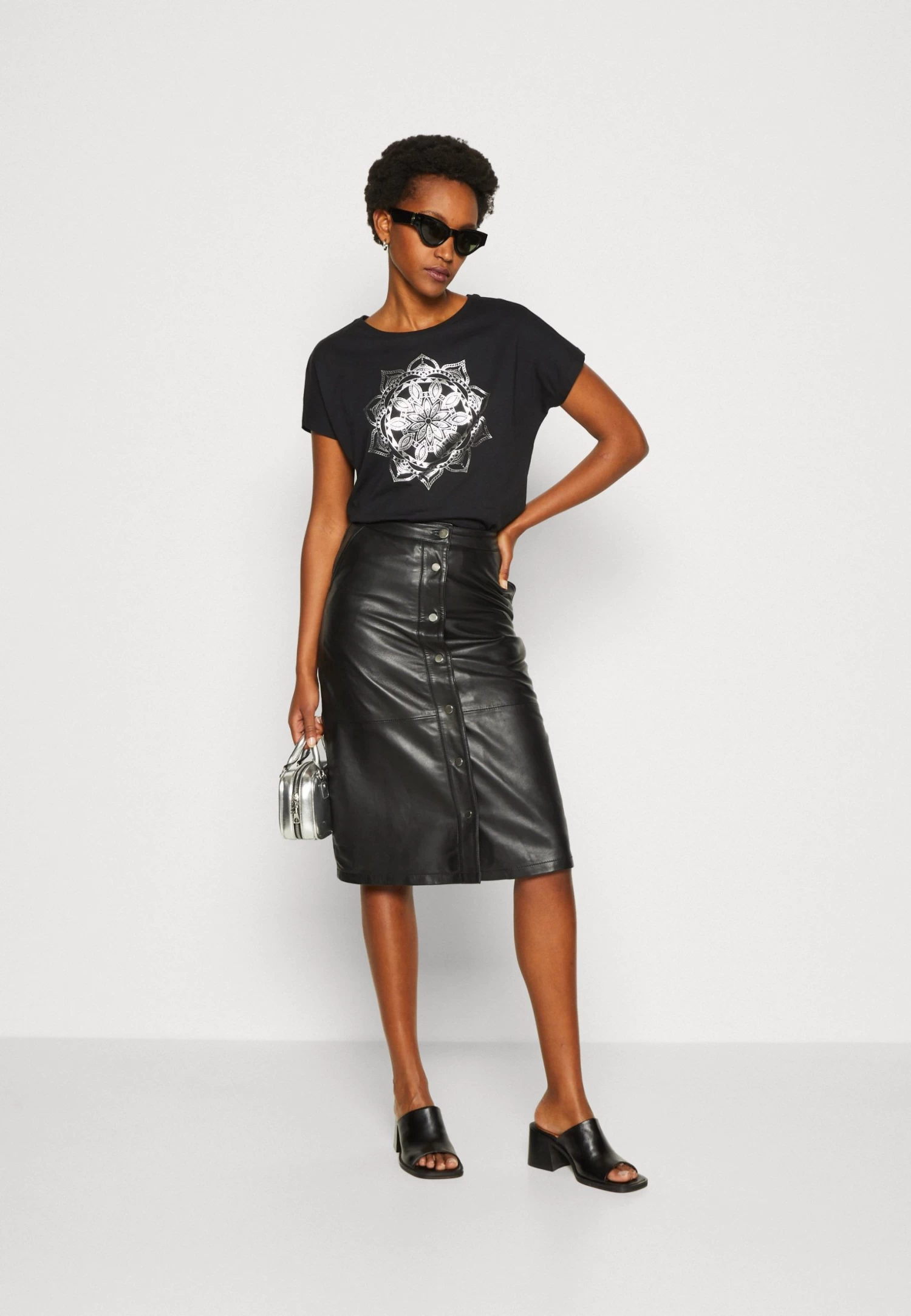 Anna Field Camiseta Estampada - Black 4 Anna Field Camiseta Estampada - Black - Imagen 2