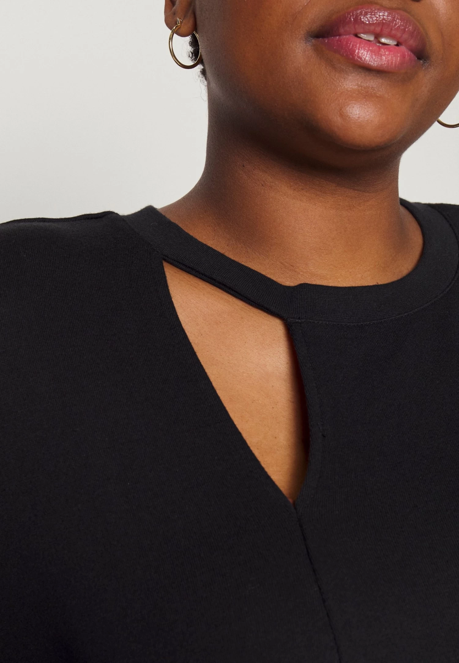 Cut Out Neck Fit - Sudadera -Black 8 Cut Out Neck Fit - Sudadera -Black - Imagen 6