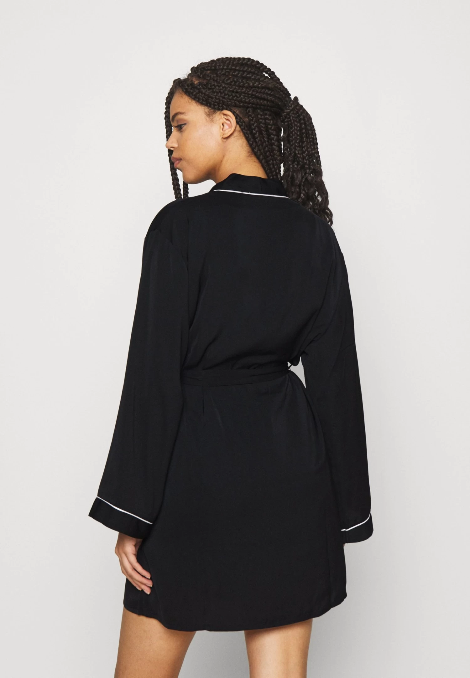 Anna Field Amanda Satin Dressing Gown - Albornoz - Black 5 Anna Field Amanda Satin Dressing Gown - Albornoz - Black - Imagen 3