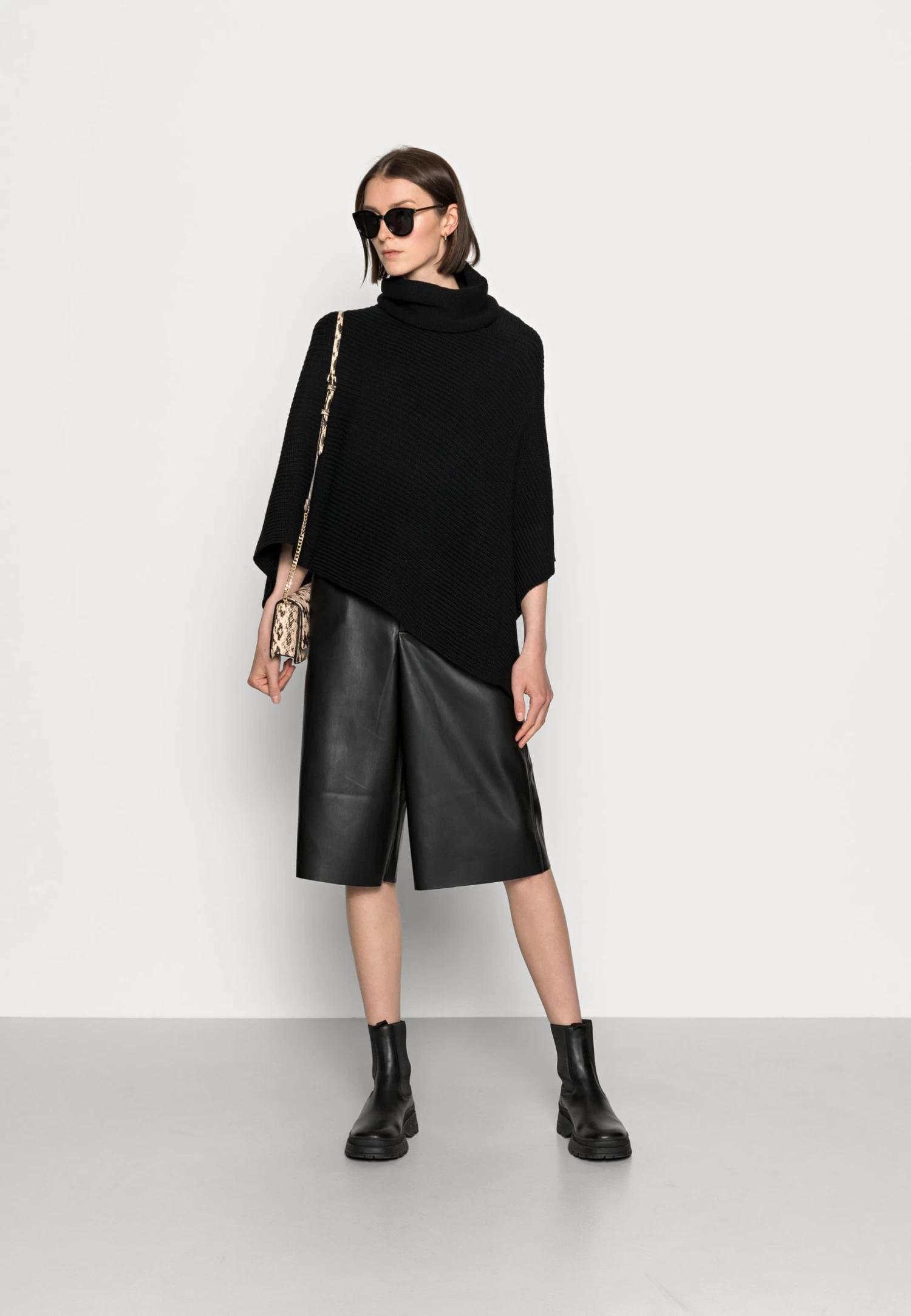 Anna Field Poncho - Black 4 Anna Field Poncho - Black - Imagen 2