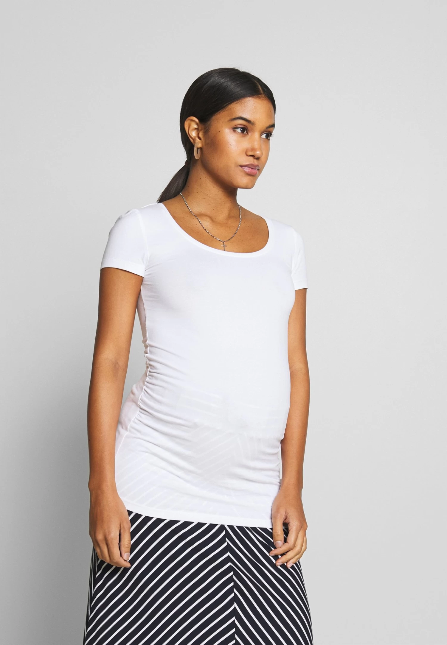 3Er Pack - Camiseta Básica - White/Black/Dark Grey 5 3Er Pack - Camiseta Básica - White/Black/Dark Grey - Imagen 3