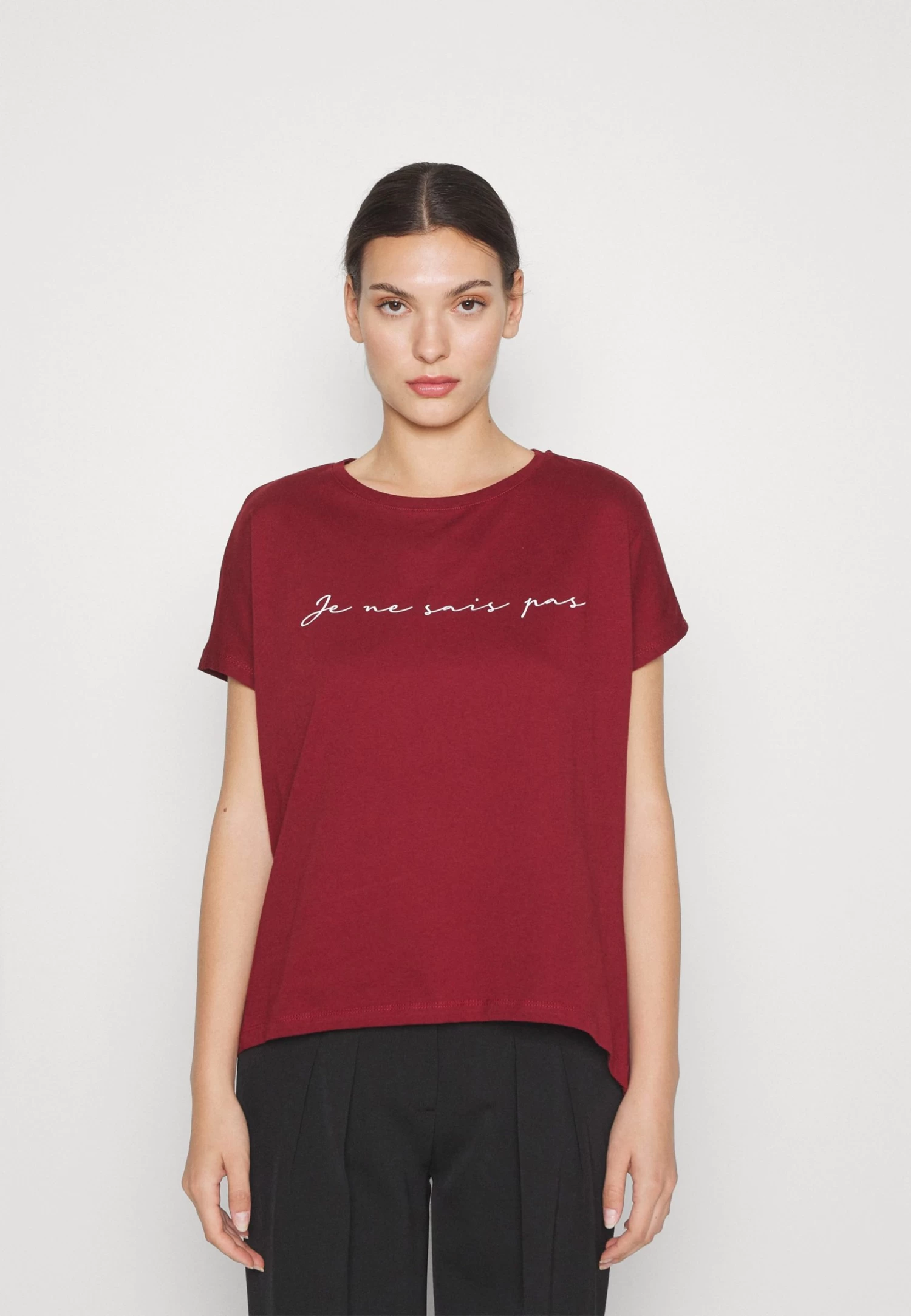 Anna Field Mandala Low To High - Camiseta Estampada - Bordeaux 5 Anna Field Mandala Low To High - Camiseta Estampada - Bordeaux - Imagen 3