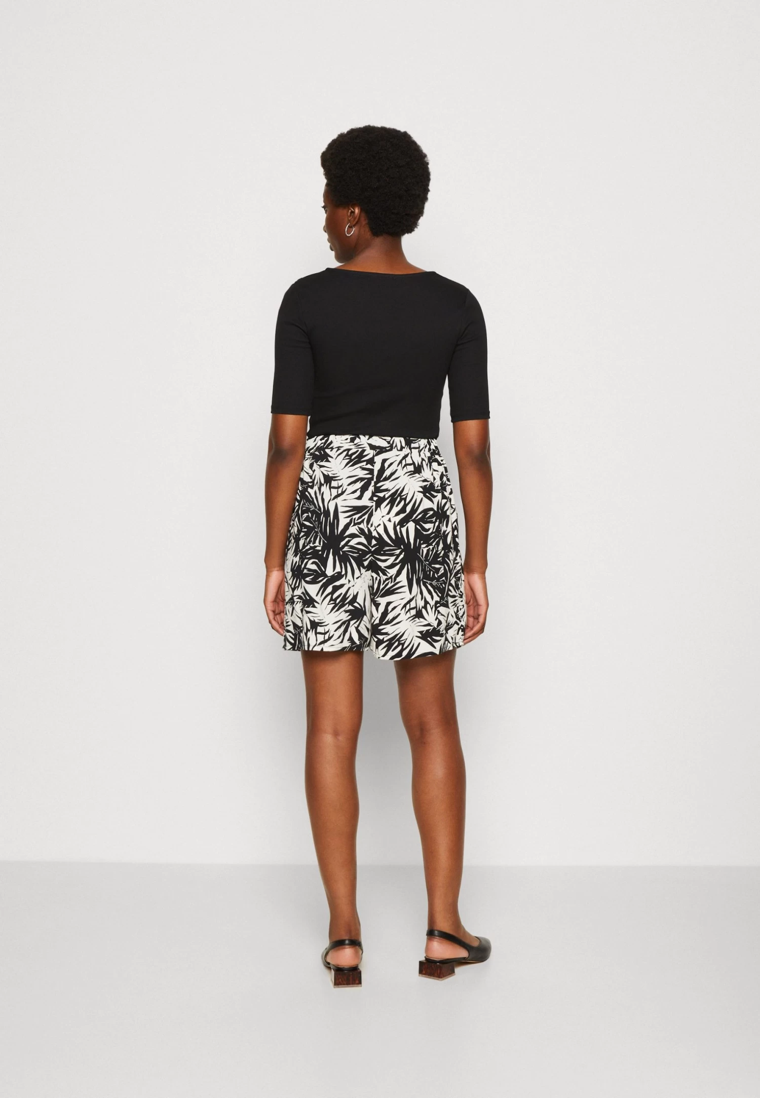 Anna Field Shorts - Black/Off-White 5 Anna Field Shorts - Black/Off-White - Imagen 3