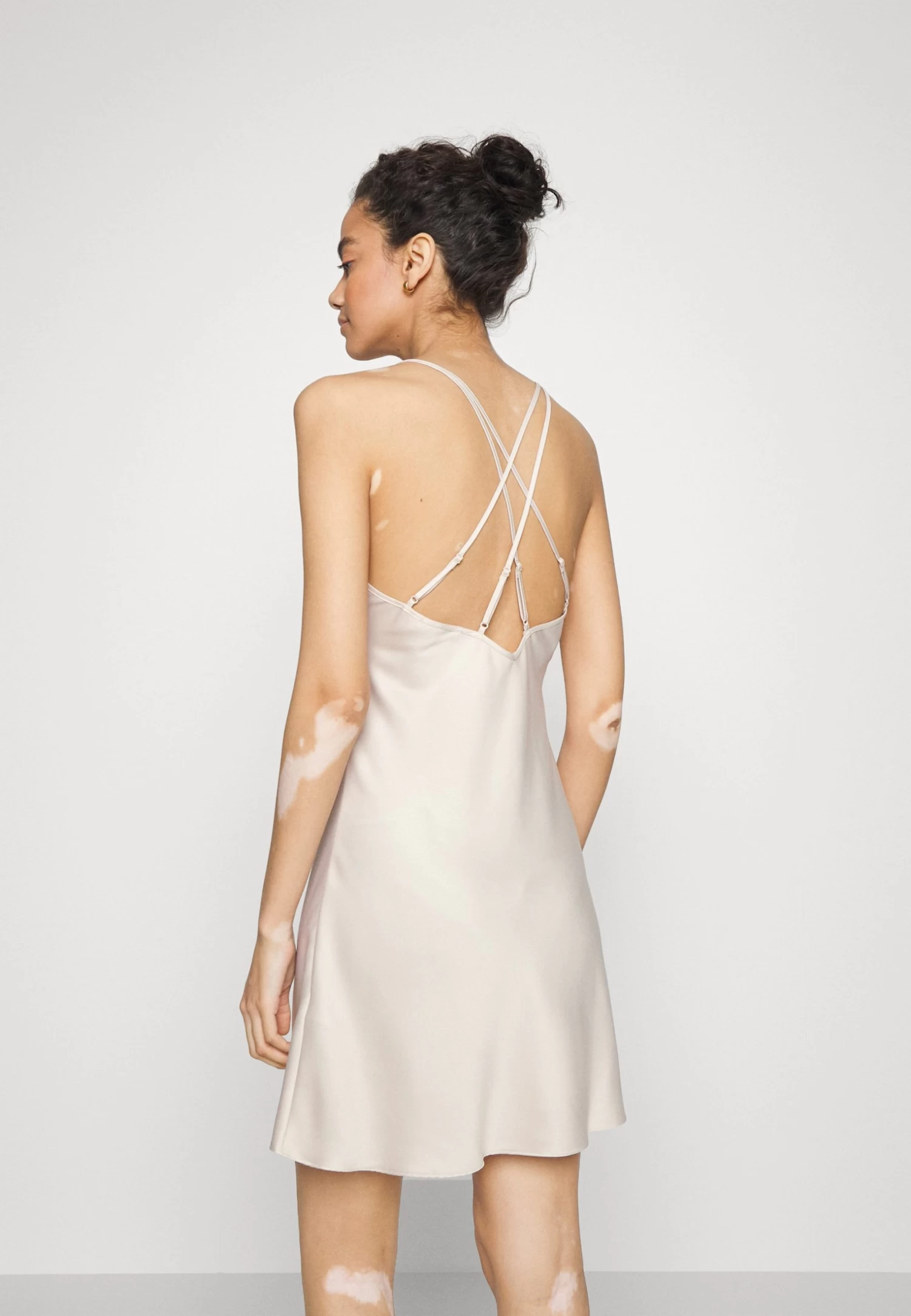 Anna Field Bridal Nightie / 003 - Off-White - Camisón - 003 - Off-White 5 Anna Field Bridal Nightie / 003 - Off-White - Camisón - 003 - Off-White - Imagen 3