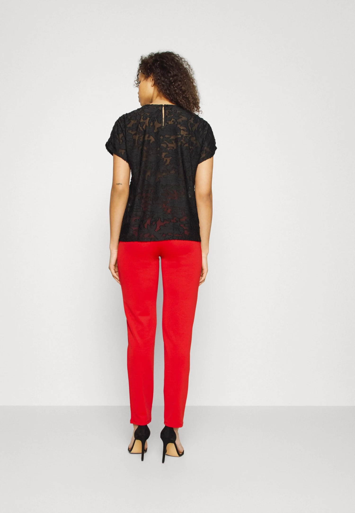 Pantalones - Red 5 Pantalones - Red - Imagen 3