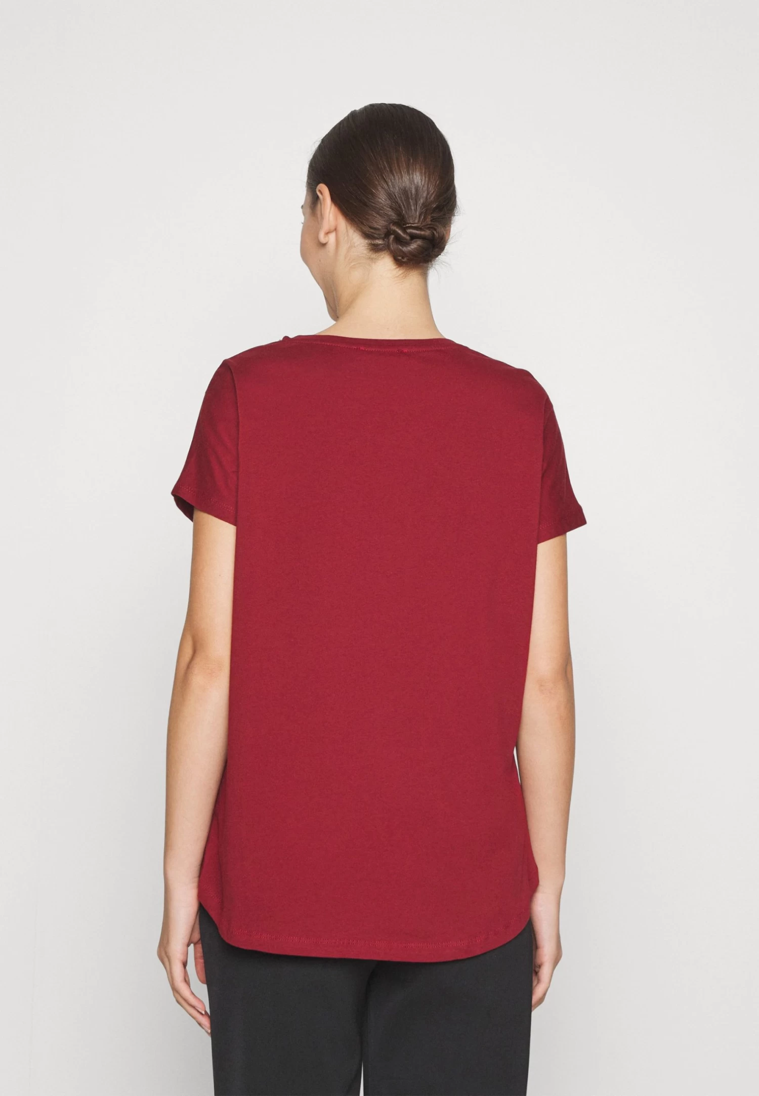 Anna Field Mandala Low To High - Camiseta Estampada - Bordeaux 6 Anna Field Mandala Low To High - Camiseta Estampada - Bordeaux - Imagen 4