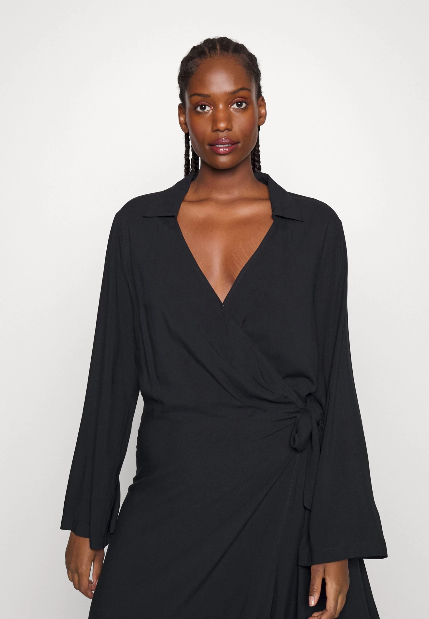 Curvy Buckle Dress - Vestido Camisero - Black 6 Curvy Buckle Dress - Vestido Camisero - Black - Imagen 4