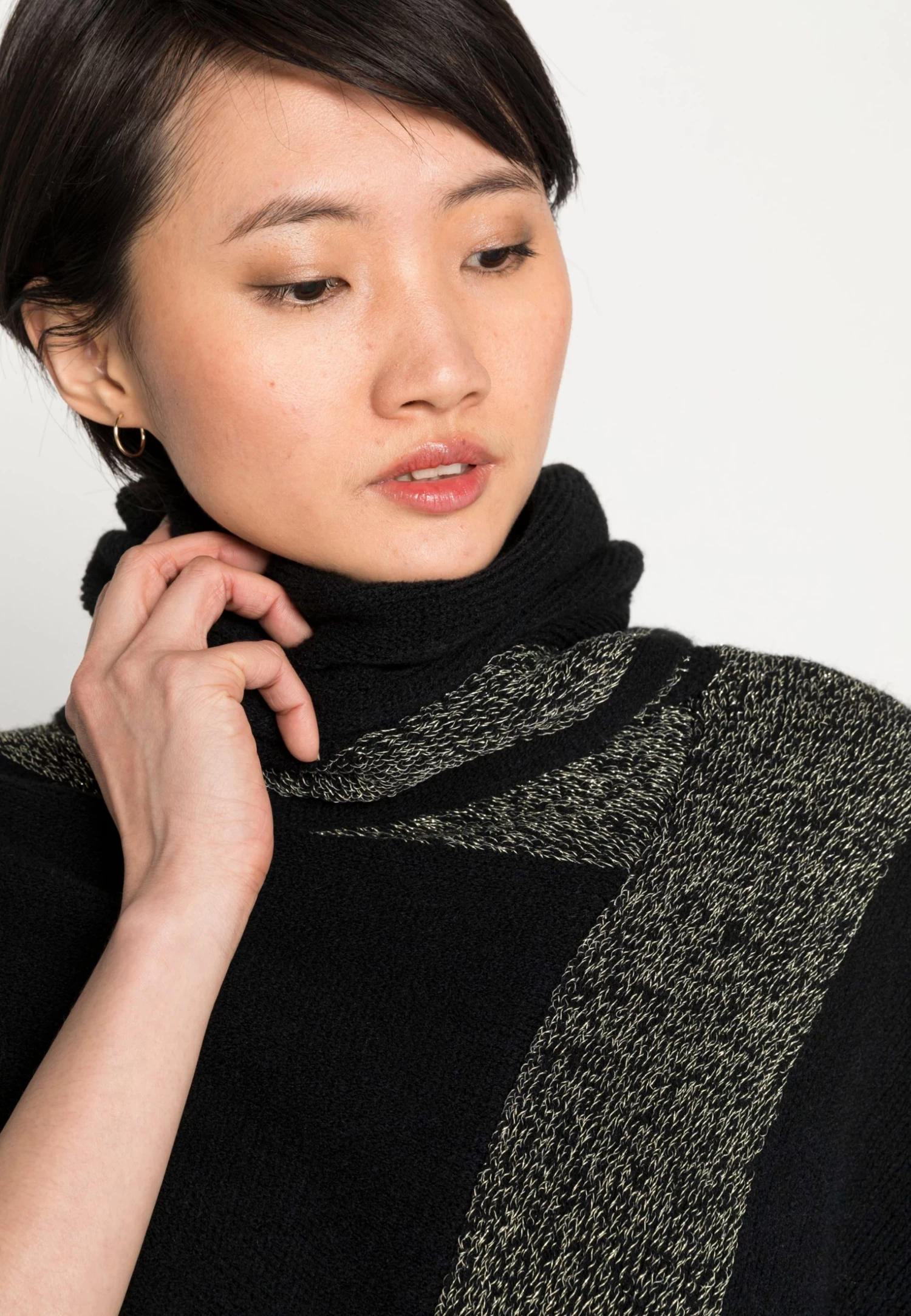 Anna Field Poncho - Black / Gold 7 Anna Field Poncho - Black / Gold - Imagen 5