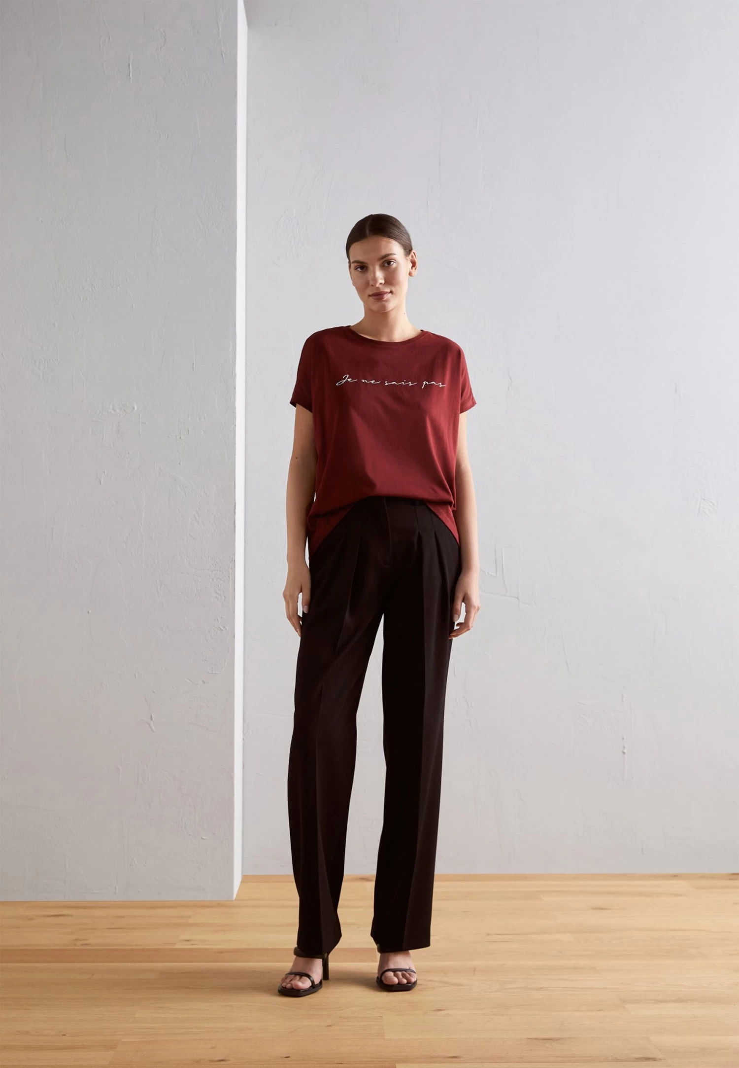 Anna Field Mandala Low To High - Camiseta Estampada - Bordeaux 4 Anna Field Mandala Low To High - Camiseta Estampada - Bordeaux - Imagen 2