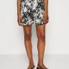 Anna Field Shorts - Black/Off-White -Anna Field 9ae24a9370384638b0a3b832d4ef59b7