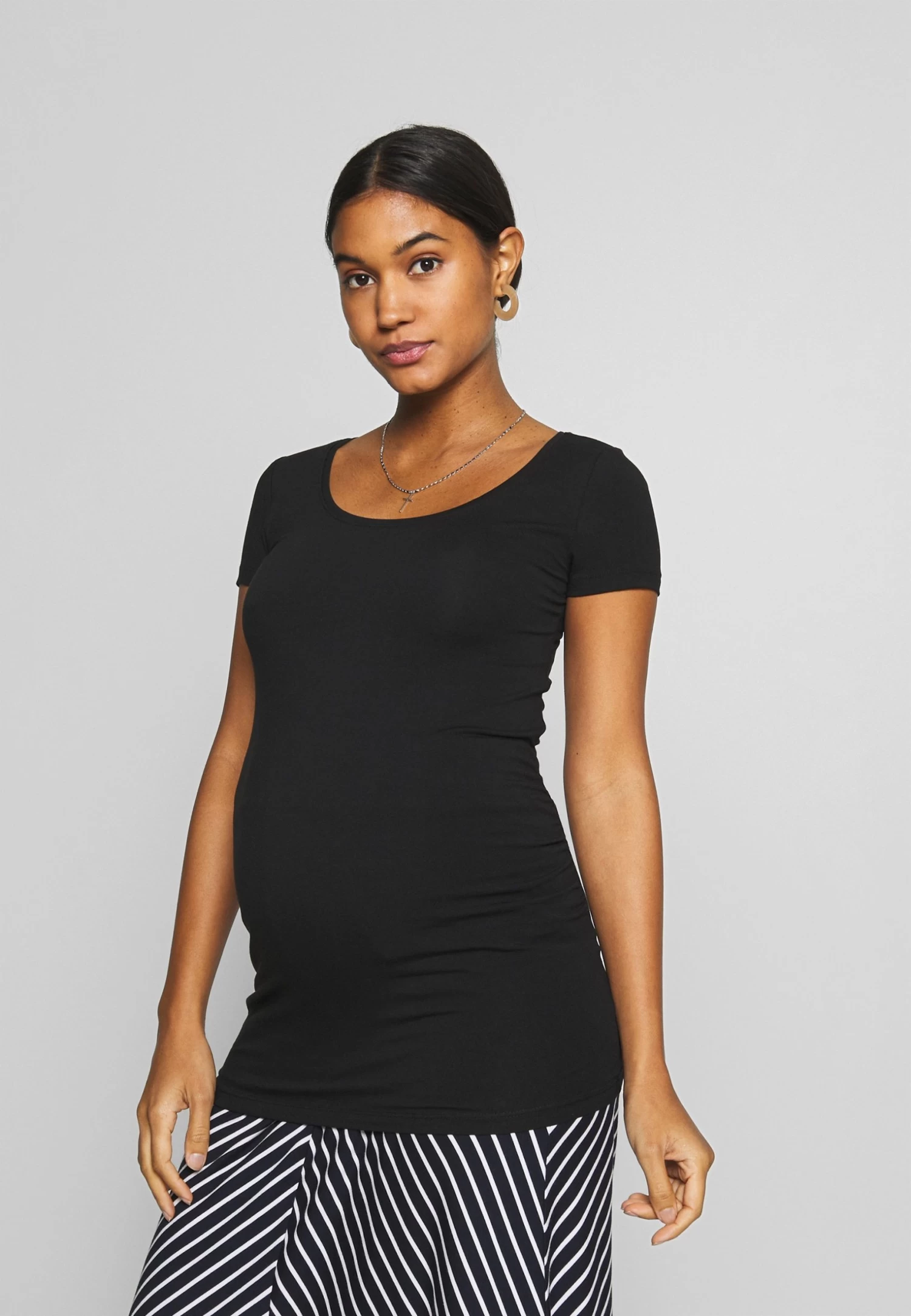 3Er Pack - Camiseta Básica - White/Black/Dark Grey 8 3Er Pack - Camiseta Básica - White/Black/Dark Grey - Imagen 6