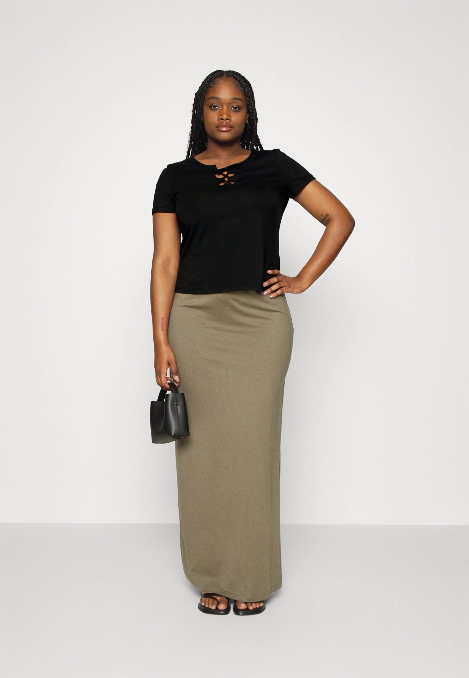 Curvy Front Lace - Camiseta Básica -Black 4 Curvy Front Lace - Camiseta Básica -Black - Imagen 2