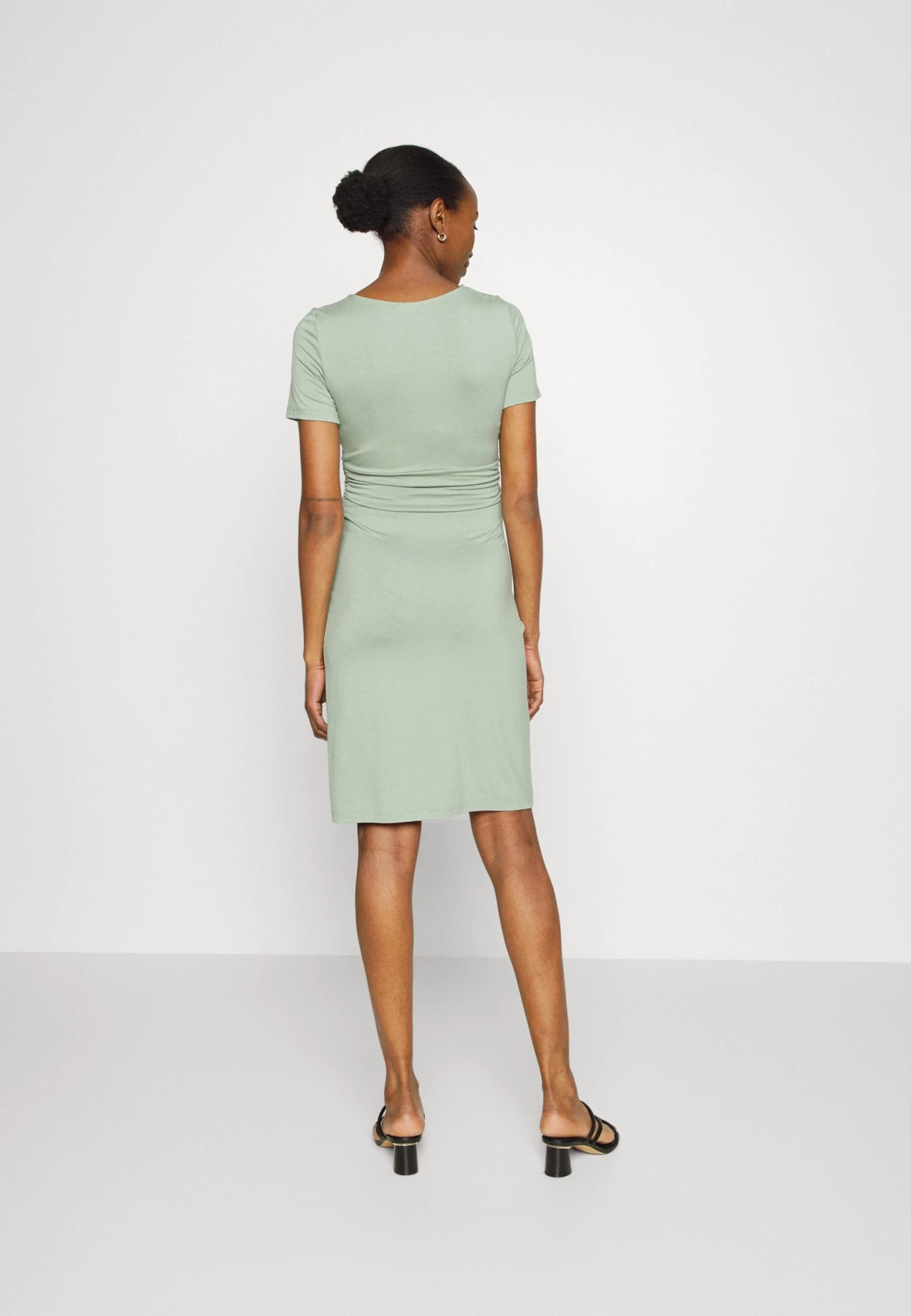 Short Sleeves Ruched Waist Mini Flared Dress - Vestido Ligero - Light Green 5 Short Sleeves Ruched Waist Mini Flared Dress - Vestido Ligero - Light Green - Imagen 3