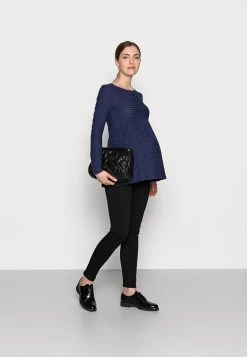 Anna Field -Anna Field de4c37b3ac2e462890df75600d40a7c8