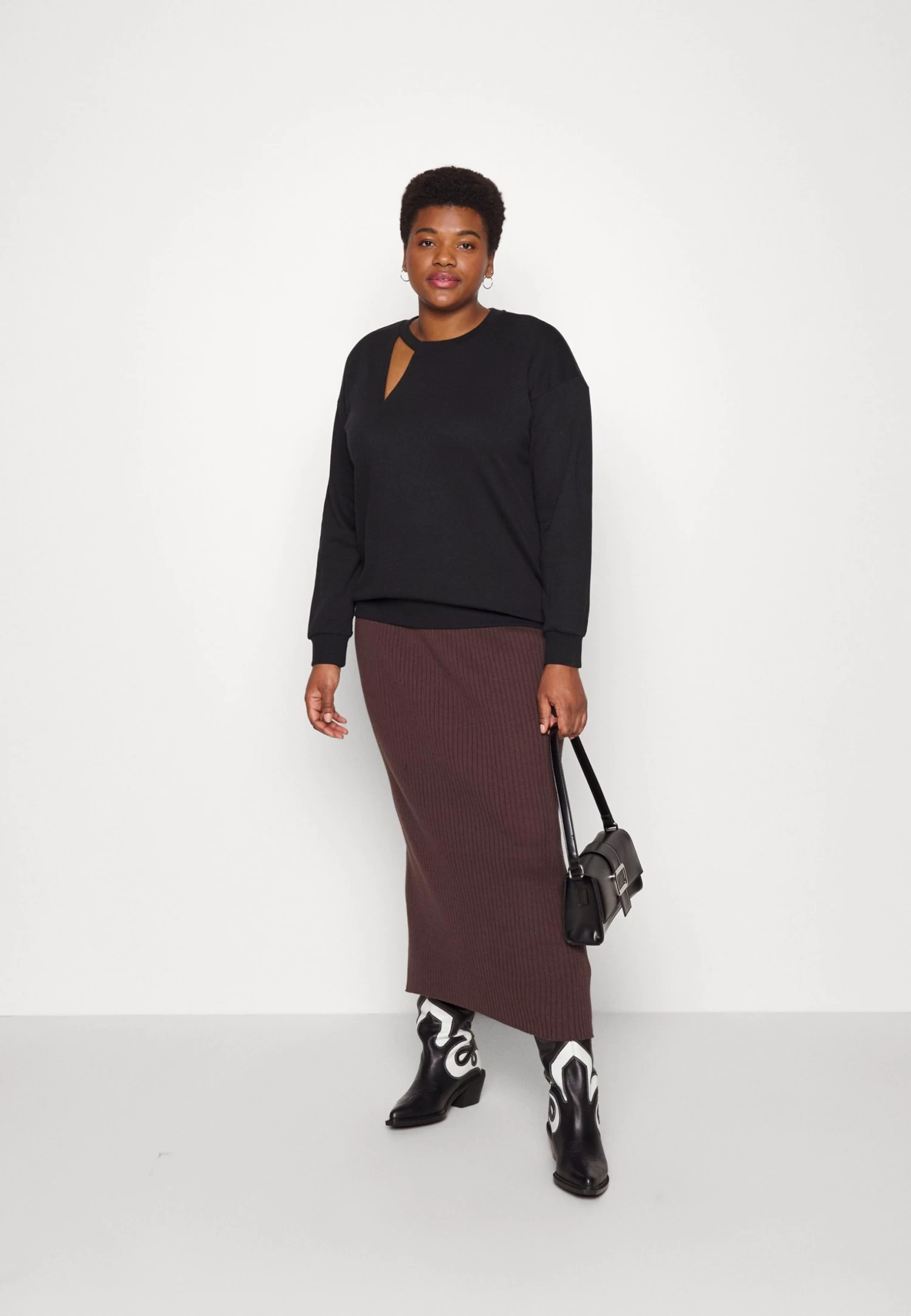 Cut Out Neck Fit - Sudadera -Black 4 Cut Out Neck Fit - Sudadera -Black - Imagen 2