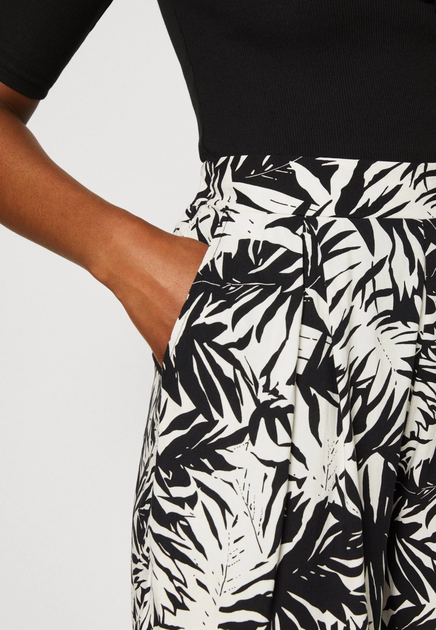 Anna Field Shorts - Black/Off-White 6 Anna Field Shorts - Black/Off-White - Imagen 4