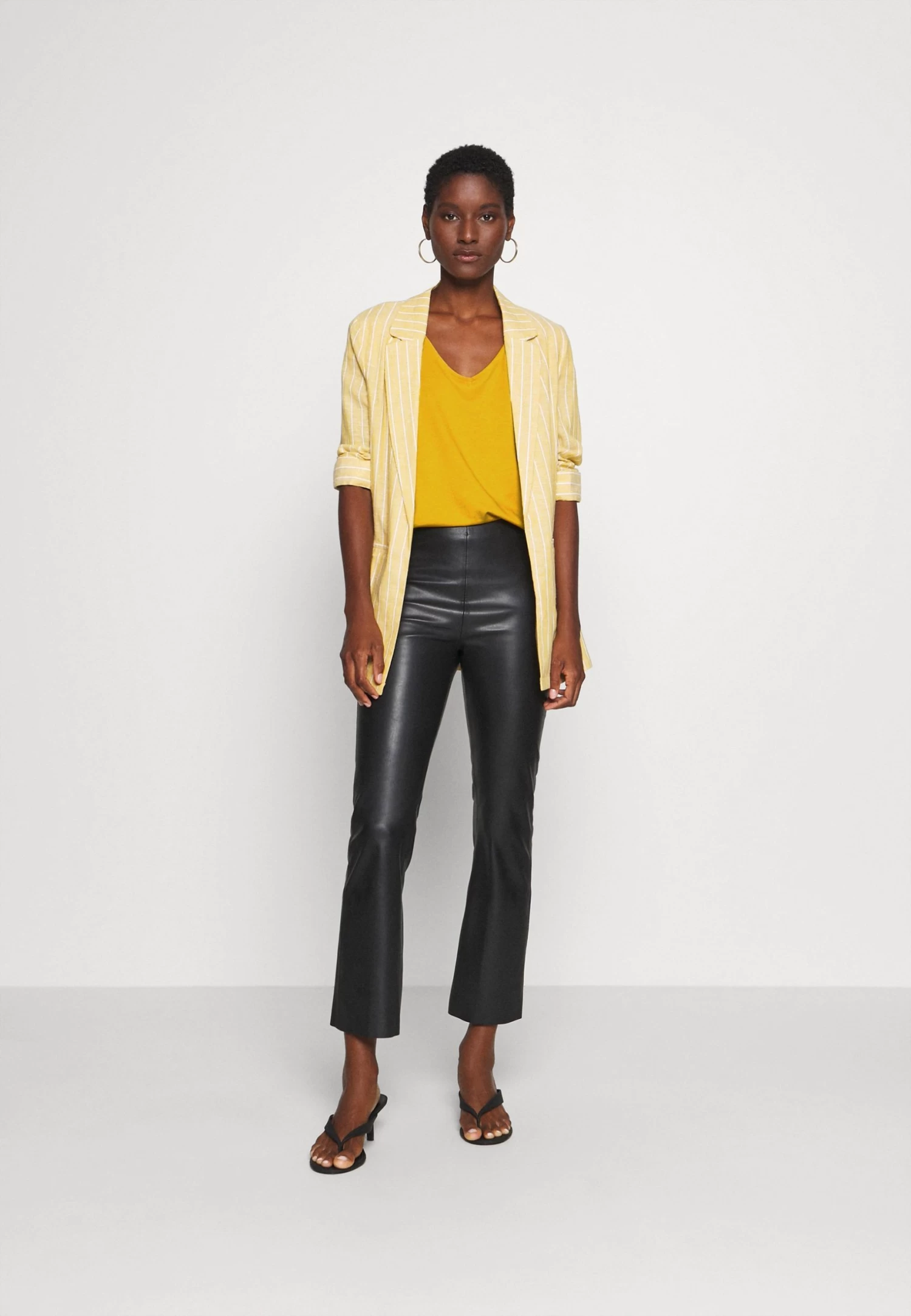 Anna Field Camiseta Básica - Golden Yellow 4 Anna Field Camiseta Básica - Golden Yellow - Imagen 2