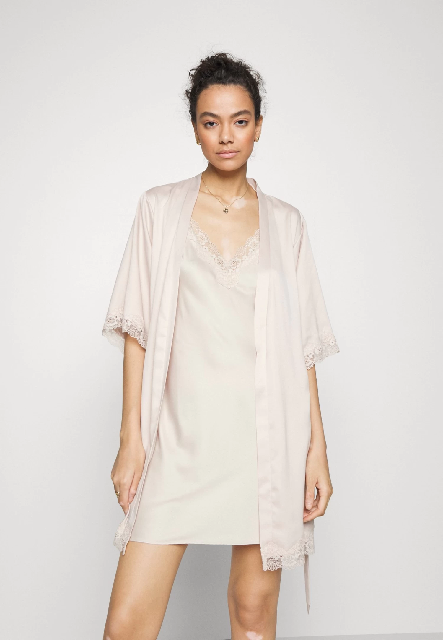 Anna Field Bridal Nightie / 003 - Off-White - Camisón - 003 - Off-White 4 Anna Field Bridal Nightie / 003 - Off-White - Camisón - 003 - Off-White - Imagen 2